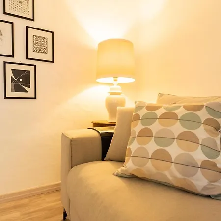 ***** Romantic - Center