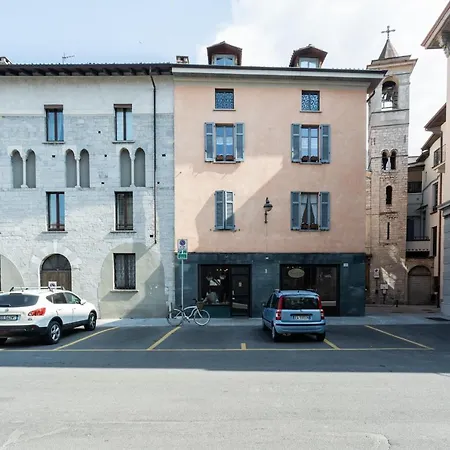 ***** Romantic - Center Apartment Como