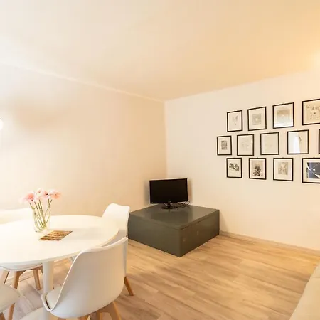 ***** Romantic - Center * Como