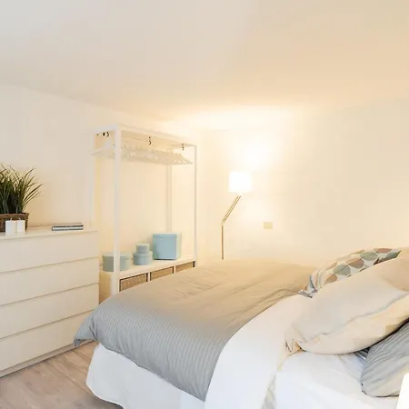 ***** Romantic - Center